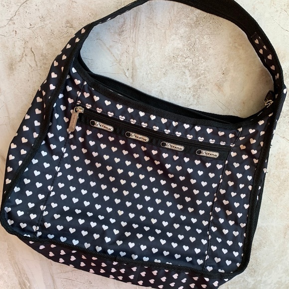 Lesportsac Handbags - LE SPORTSAC — RARE Heart Print Zip Shoulder Bag